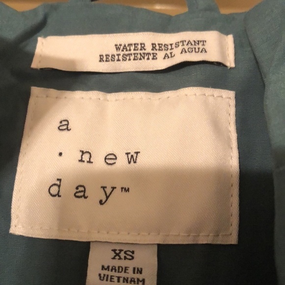 A New Day Light Rain Resistant Hooded Coat Size XS NWT - Picture 7 of 8